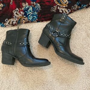 🎉🎉HP🎉🎉 Ankle boots by Born